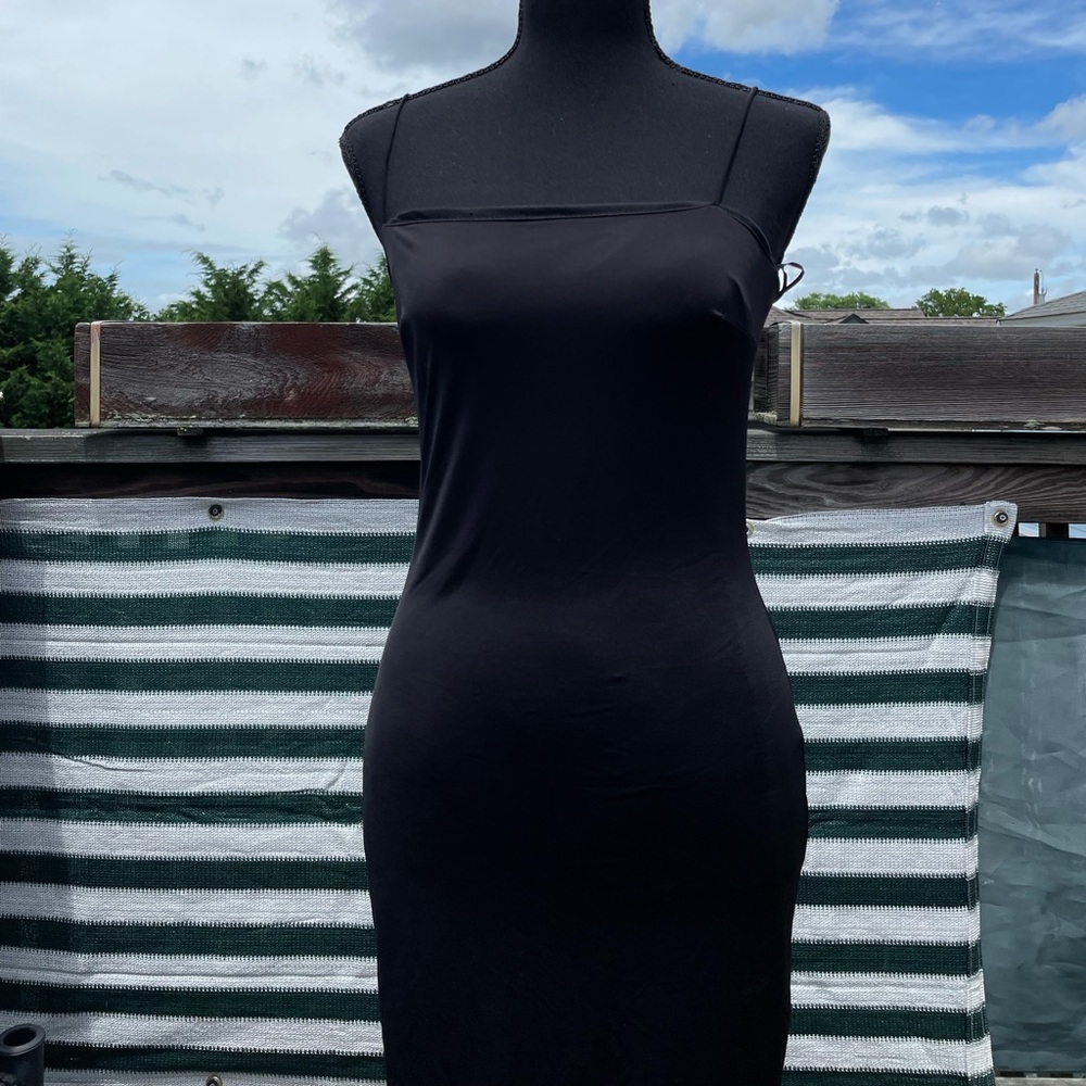 Black bodycon dress